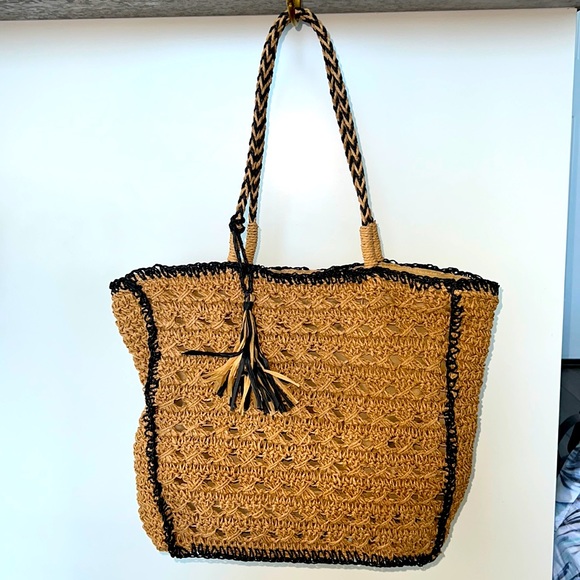 Beautiful Straw Beach Bag - Picture 1 of 13